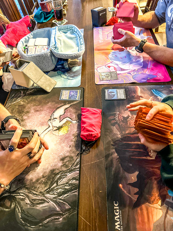 Magic Spielerinnen und Spieler bei einem Magic Turnier im Westerwald