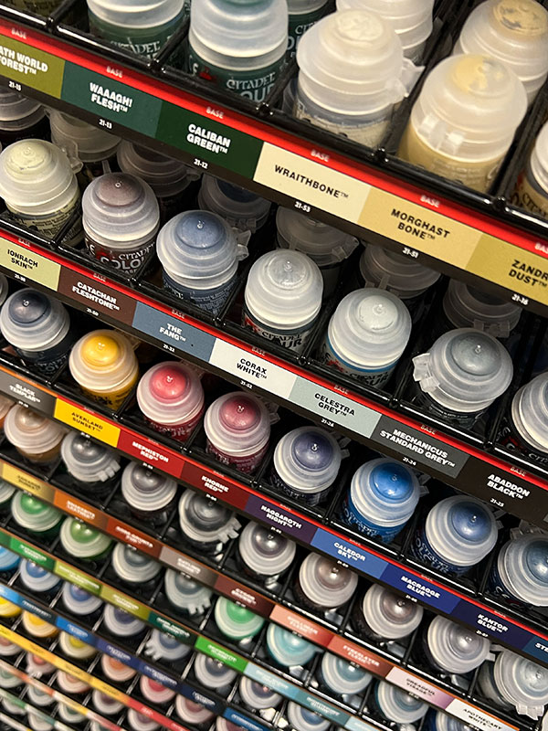 Combat Patrols und Einzelfiguren in unserem Regal in Hachenburg